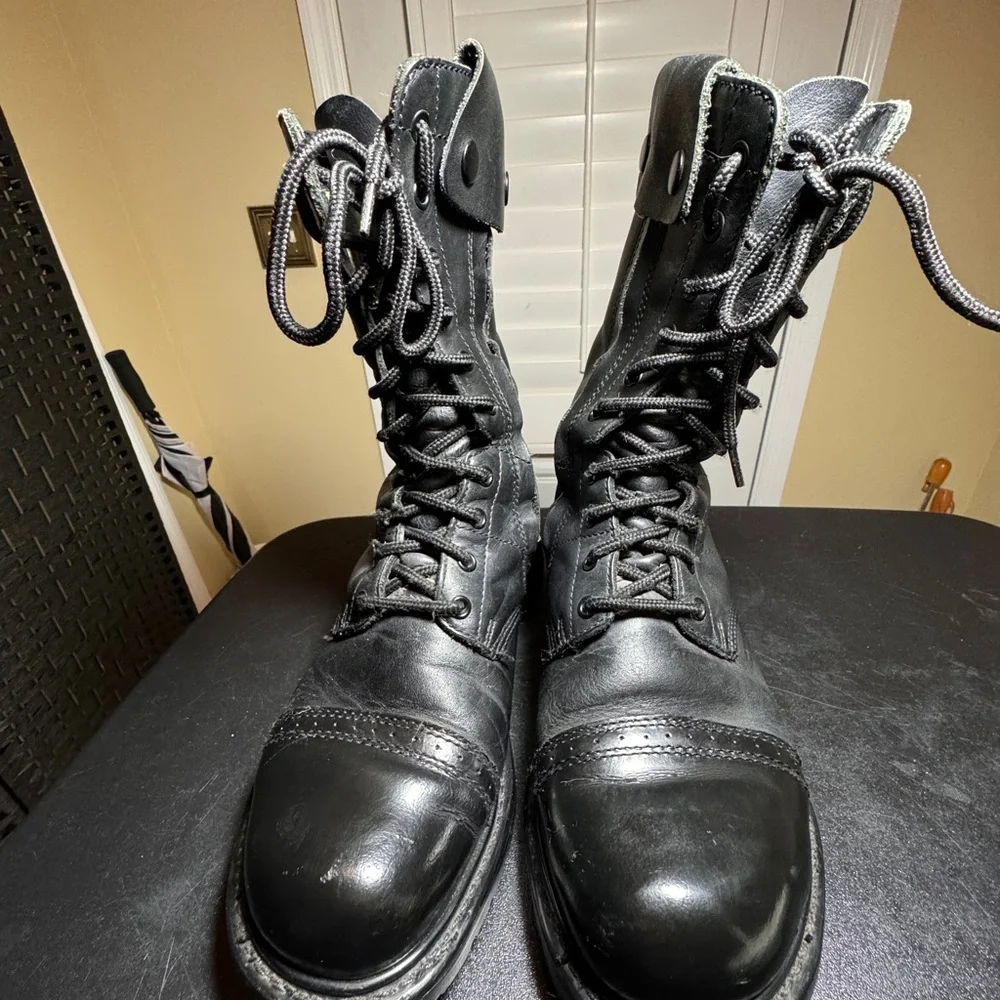 Bates size 8.5 paratrooper black boots